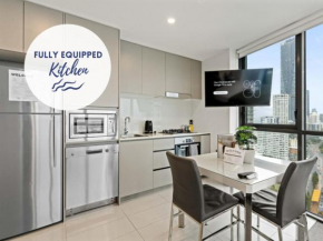 The Beachfront - 22F Skyline and Ocean view Studio with View Pool Gym Sauna, Surfers Paradise